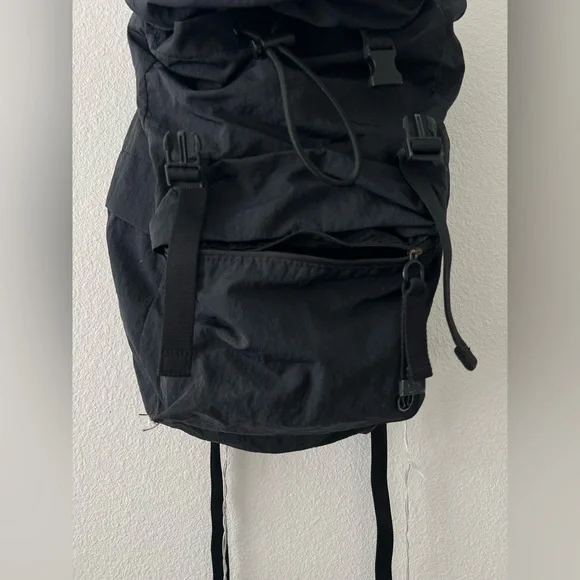 Lululemon On My Level Rucksack 18L | Black | Lululemon Backpack - Picture 2 of 16